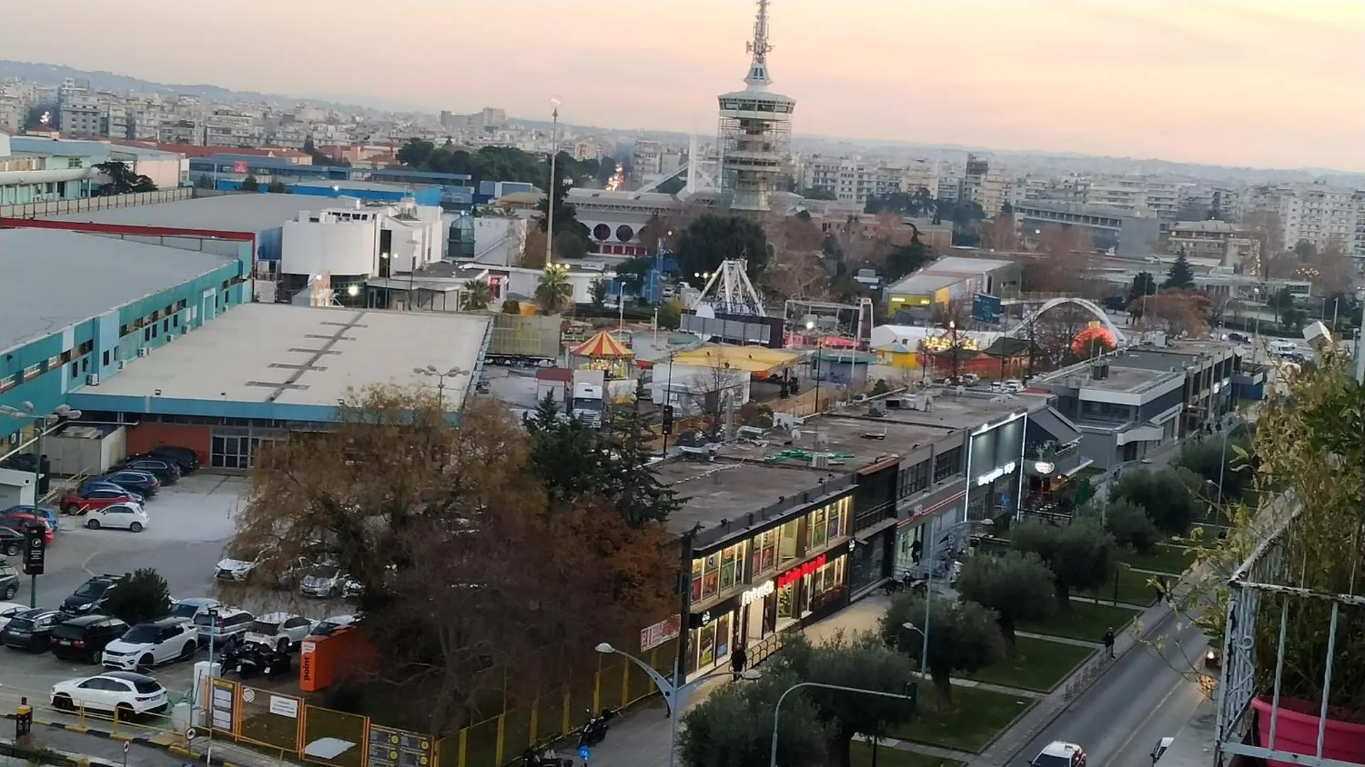 Atelier Poly - Two Bedroom Apartment For 5 Persons -50M To Metro Sintrivani Station- 6Th Floor Plain View - Center - Thessaloníki