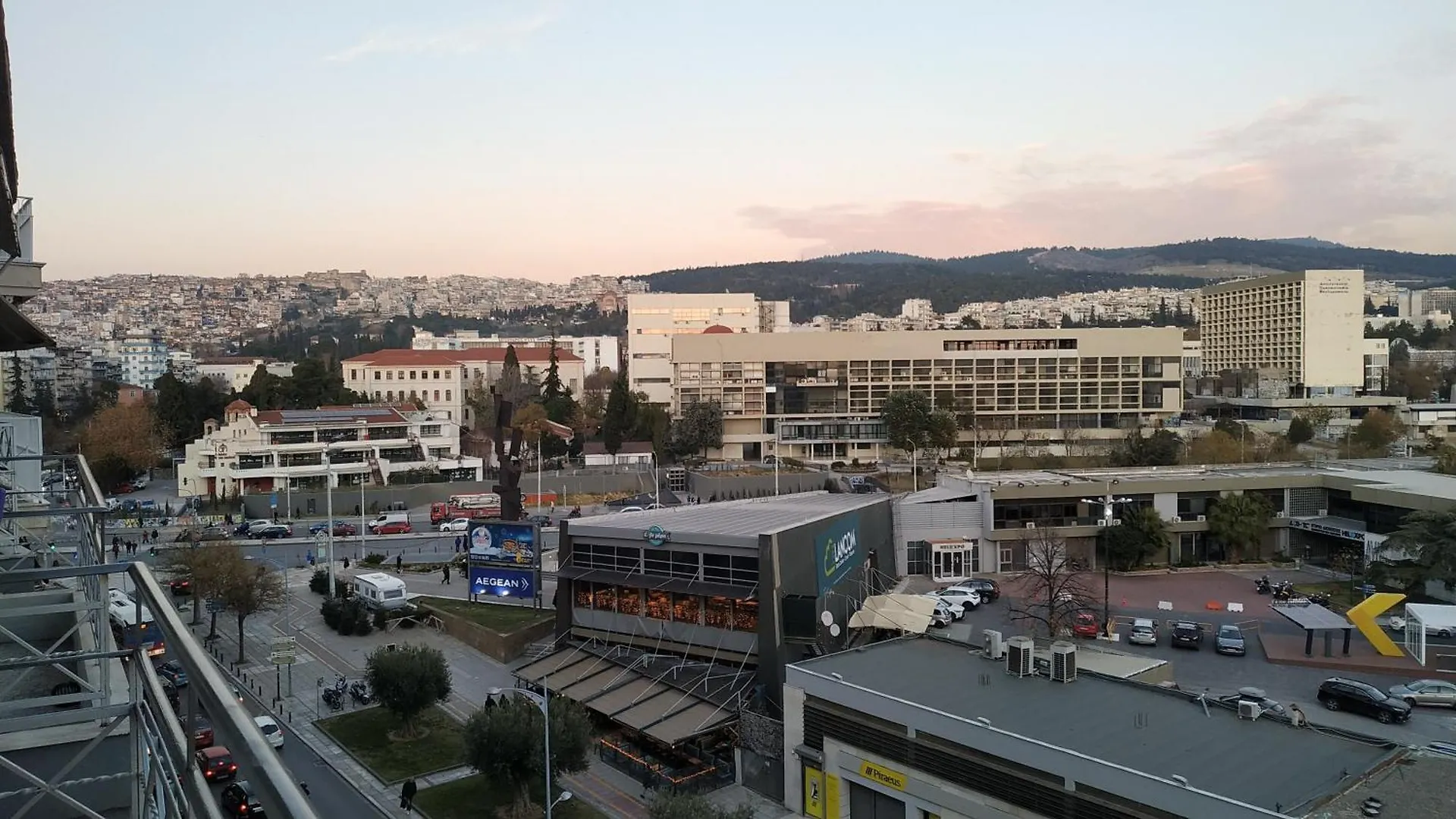 Atelier Poly - Two Bedroom Apartment For 5 Persons -50M To Metro Sintrivani Station- 6Th Floor Plain View - Center - Thessaloníki