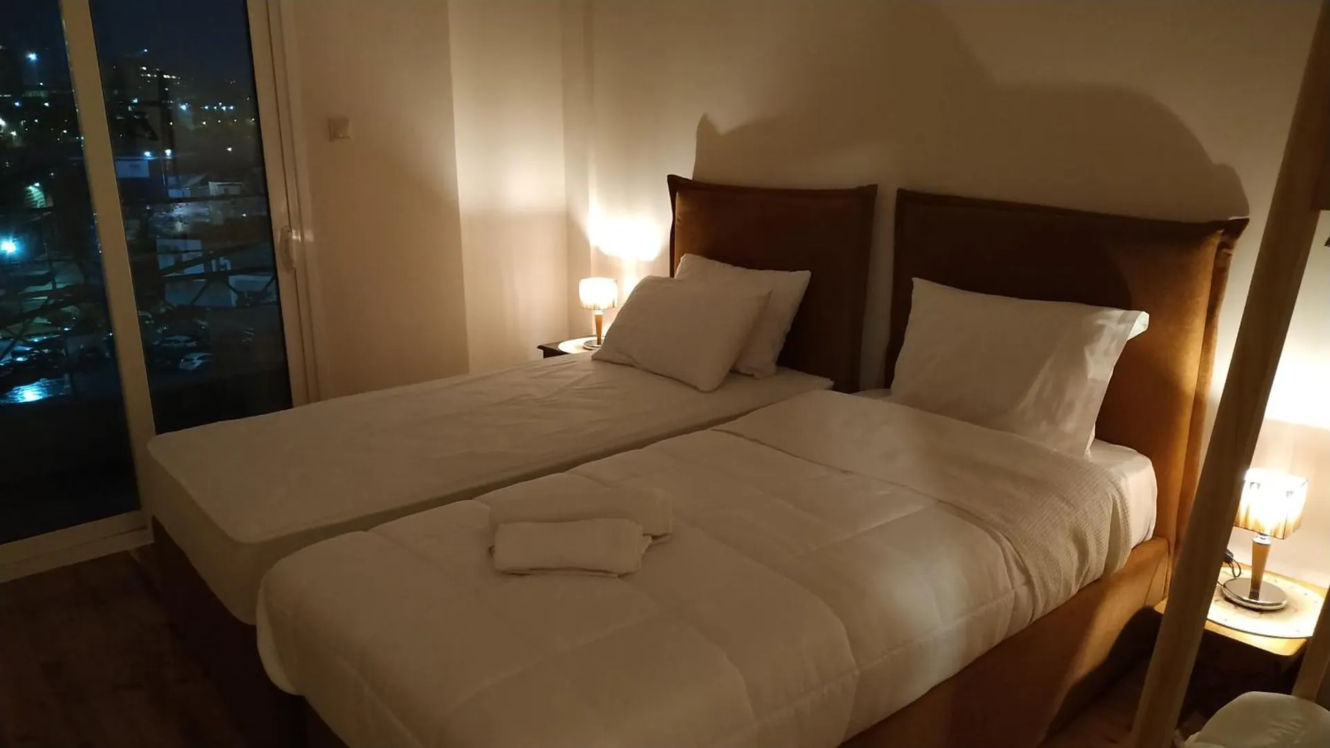 Atelier Poly - Two Bedroom Apartment For 5 Persons -50M To Metro Sintrivani Station- 6Th Floor Plain View - Center - Thessaloníki